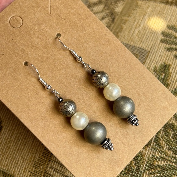 Handcrafted etched silver rose bead dangle earrings - Picture 3 of 4
